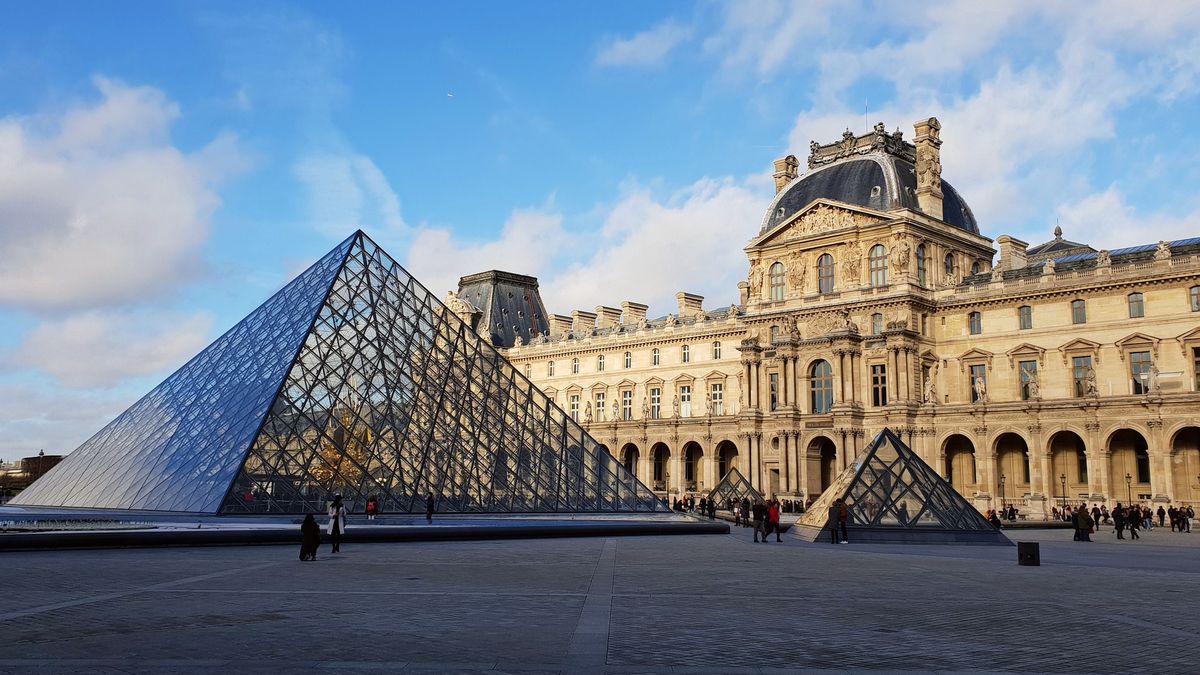 Zloději vyloupili Louvre